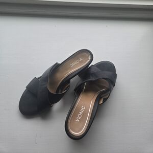 Vionic Black Cross-Band Sandals
